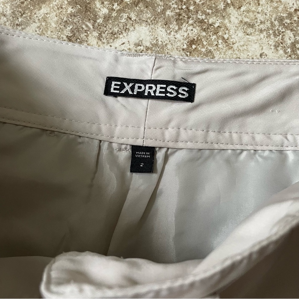 Express shorts size 2 tan colored, golf/tennis/etc - Picture 3 of 4